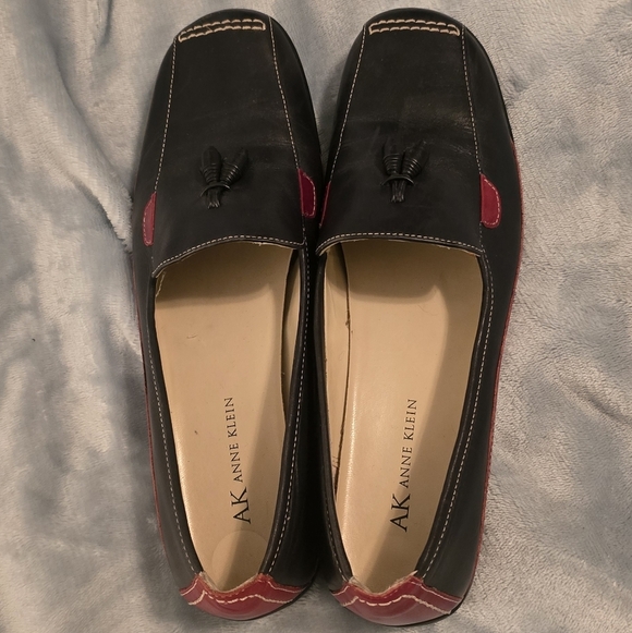 Anne Klein Women's Navy And Red Leather Loafers, Size 8 - Picture 2 of 8